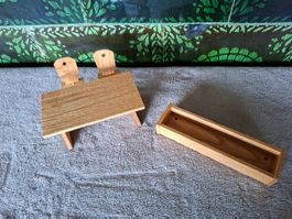 Niedliches Puppenhaus-Mobiliar aus Holz, 4-teilig, Dora Kuhn