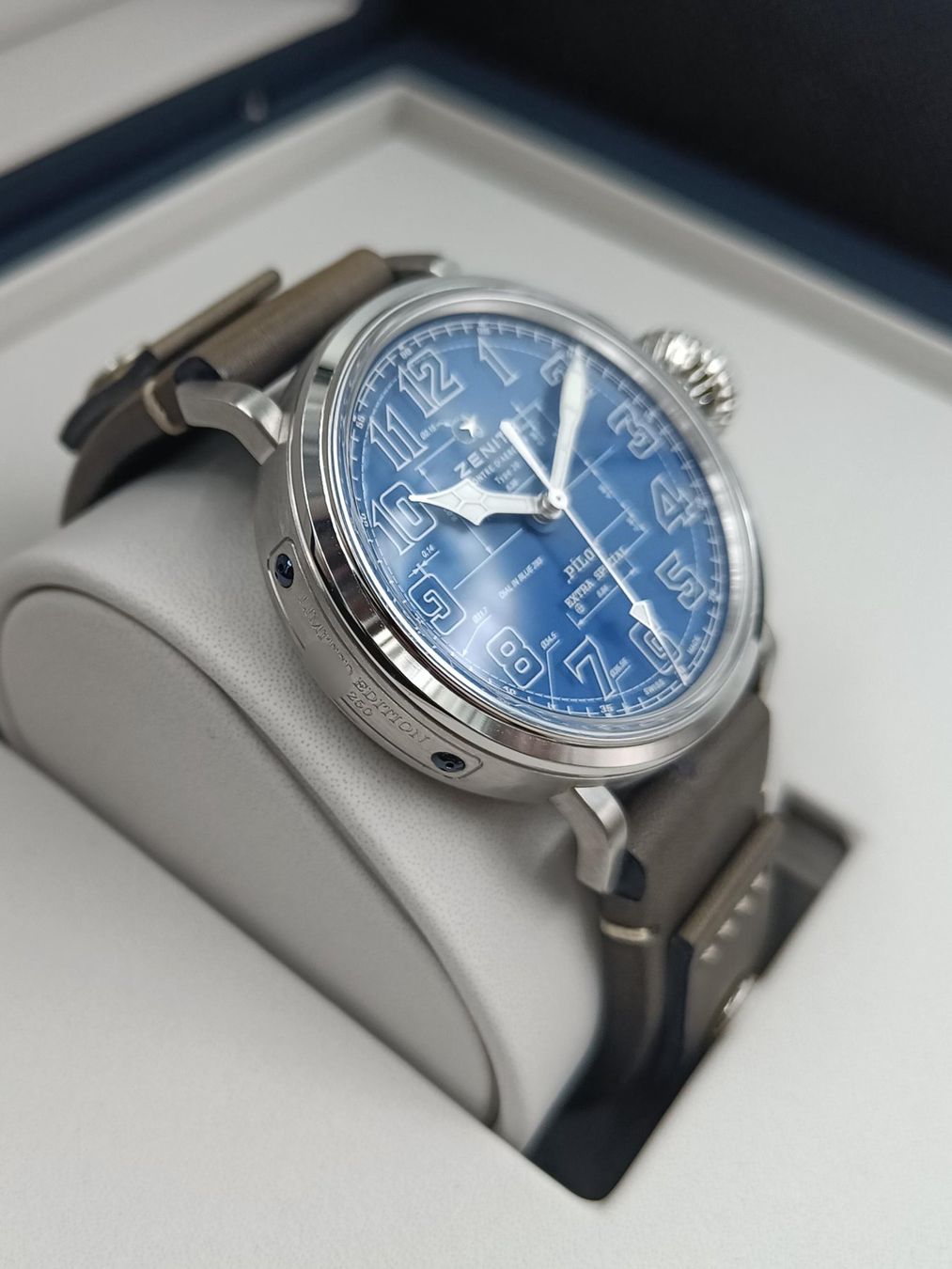 Zenith Orologi: ZENITH "PILOT TYPE 20 BLUEPRINT", LIMITED EDITION 250 – Nuovo (secondo la descrizione) da Luzern venduto da EdiGem 3
