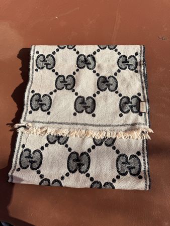 Écharpe Gucci très bon état!
