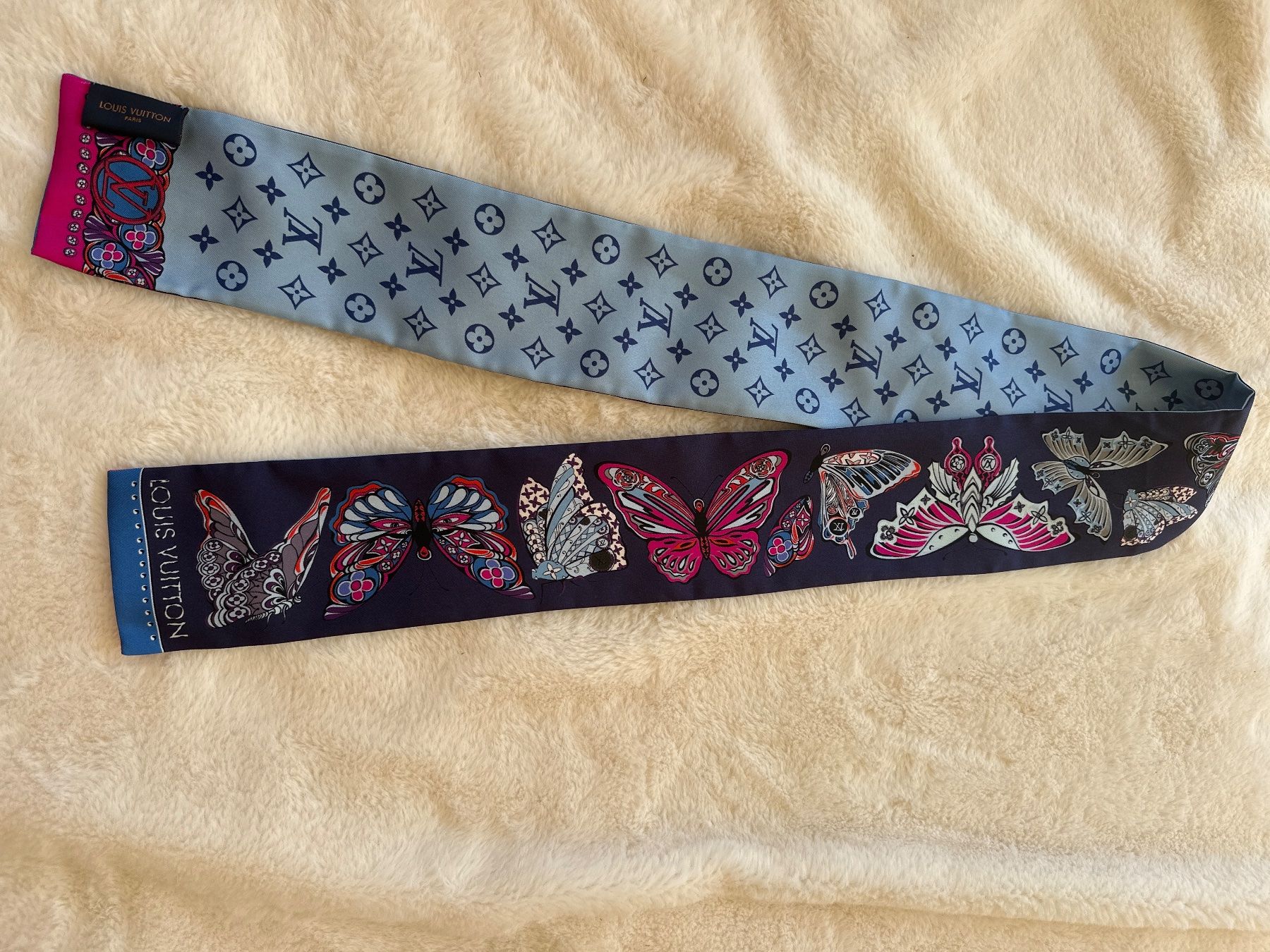 Louis Vuitton Foulard & Sciarpe: Foulard twilly Vuitton – Nuovo (secondo la descrizione) da Muraz (Collombey) venduto da jaoo21
