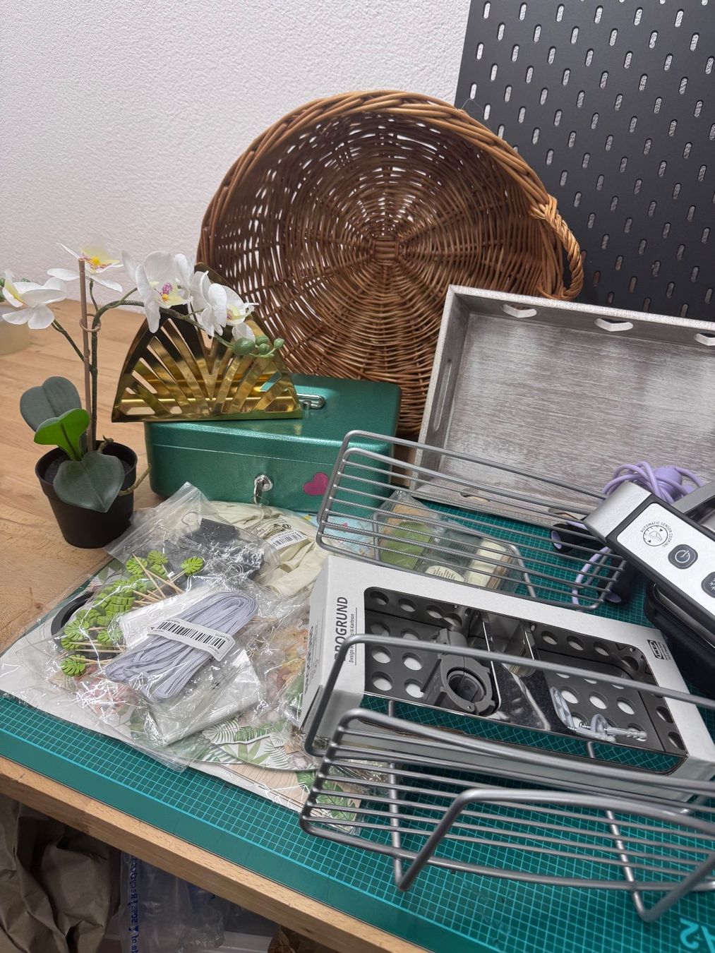 Toutes les décorations: Flohmarktkiste voller Allerlei ab 1.-- – D'occasion à Holziken par brockolino