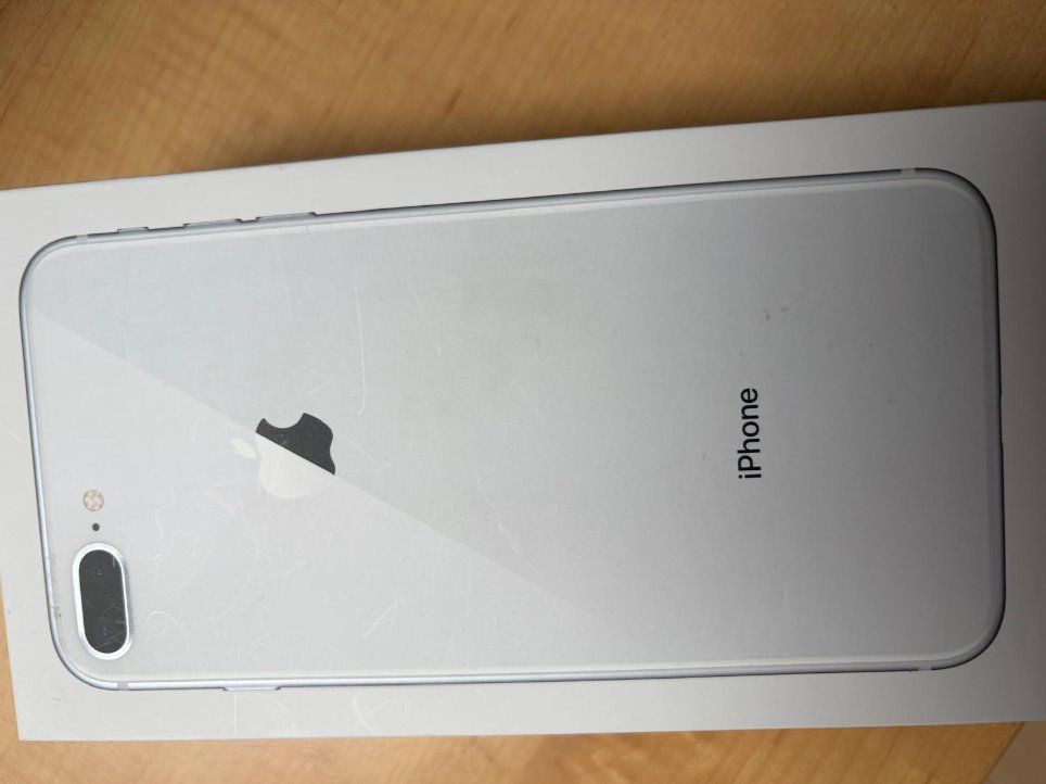 Apple Telefoni cellulari / Smartphones: iPhone 8 Plus, Farbe Weiss, 256GB – Nuovo (secondo la descrizione) da Hunzenschwil venduto da MuellerAarau 1