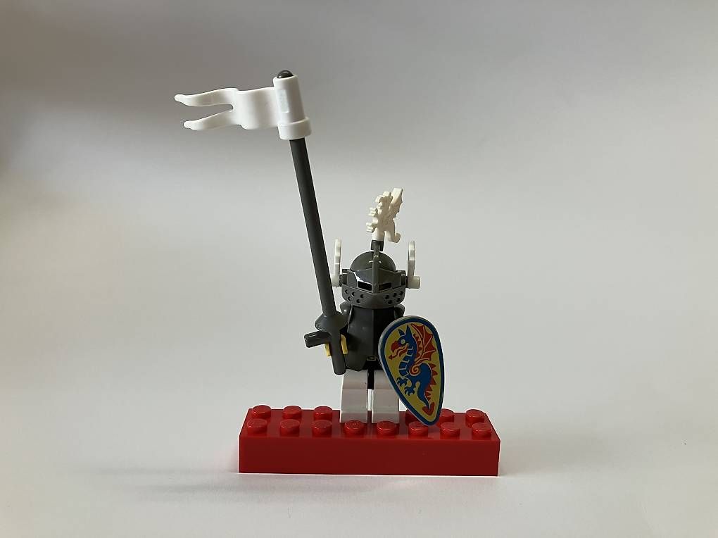 Lego Statuette: Weisser Drachen Ritter LEGO Figur – Usato da Winterthur venduto da Pa_Pa