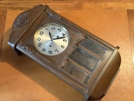 Horloge murale Junghans en bois avec clé
