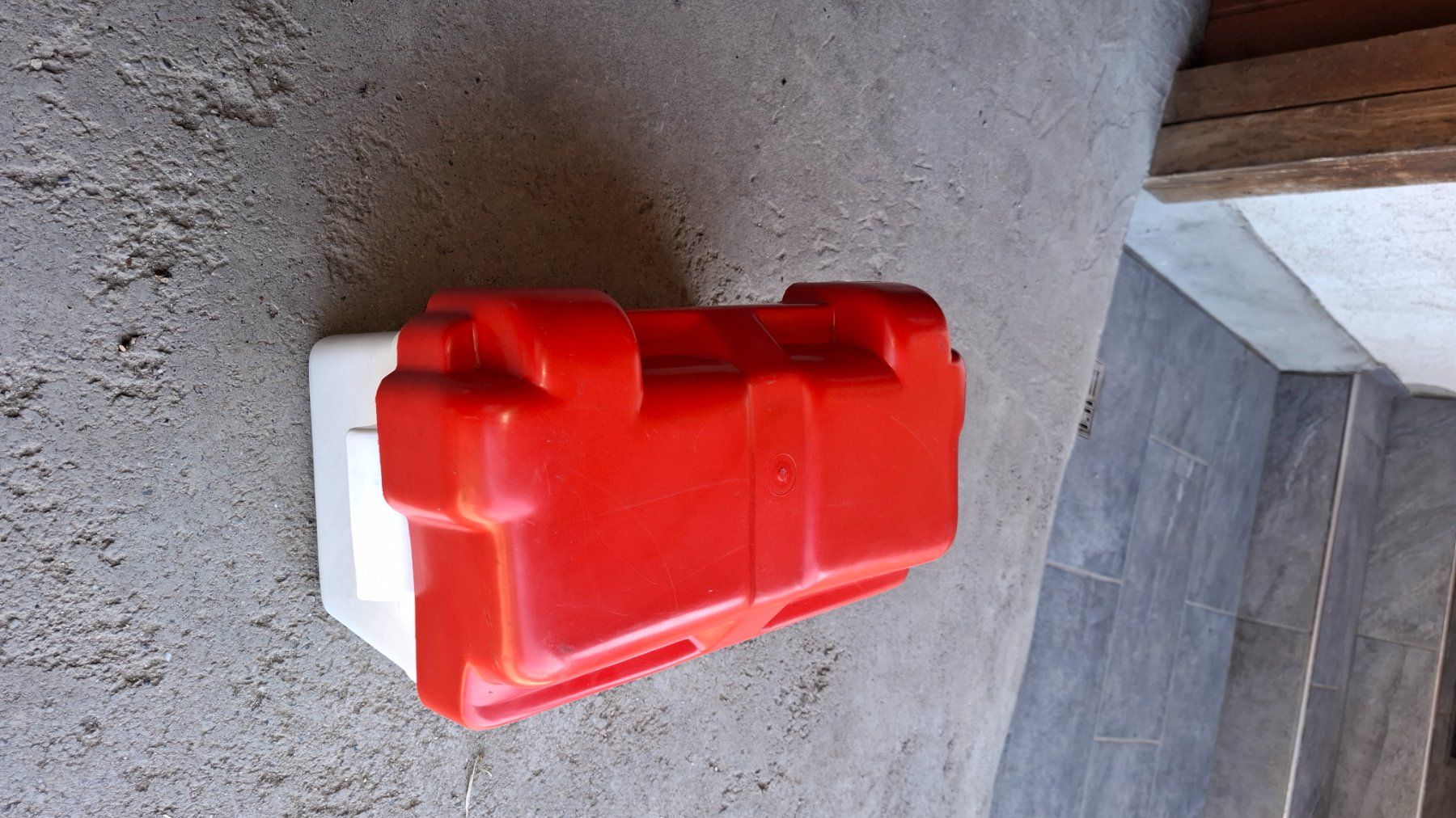 Batterie: Batteriekasten für Boot oder Wohnmobil – Usato da Neuhaus SG venduto da Hub.67 2
