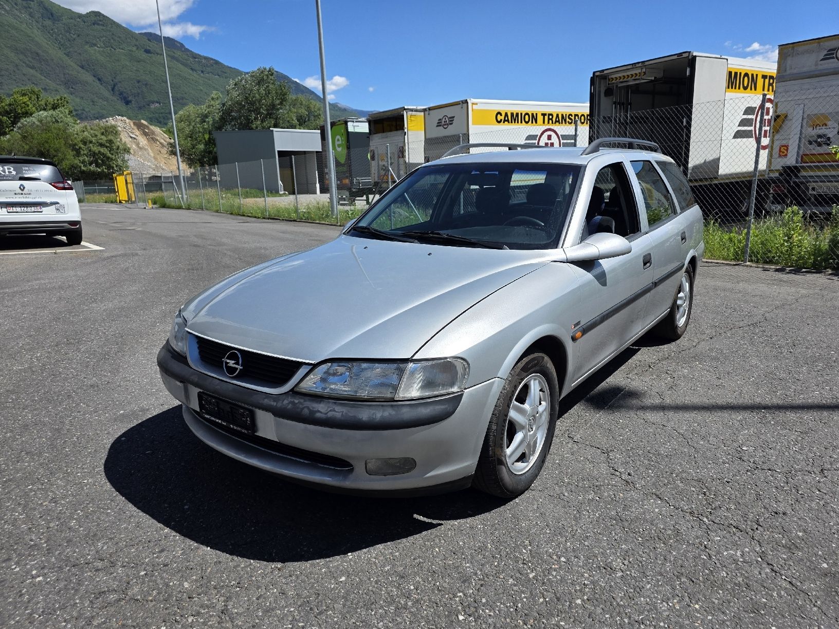 Opel Autos: Opel Vectra 2.5 V6 – Gebraucht aus Cadenazzo von LuismacchineSagl
