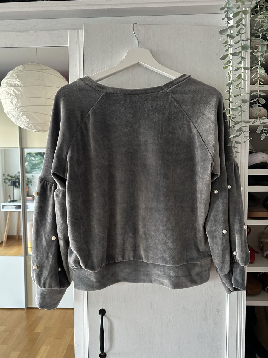 Maglioni & Felpe: Grauer Samt Pullover mit Perlen – Usato da Olten venduto da sar_zs6d 1