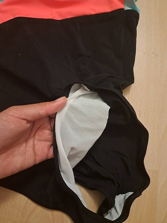 Maillots de bain & Bikinis: Schöner Badeanzug – D'occasion à Dübendorf par dersaurier 1