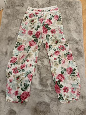Damen Sommerhose mit Rosenmuster weiss bunt 