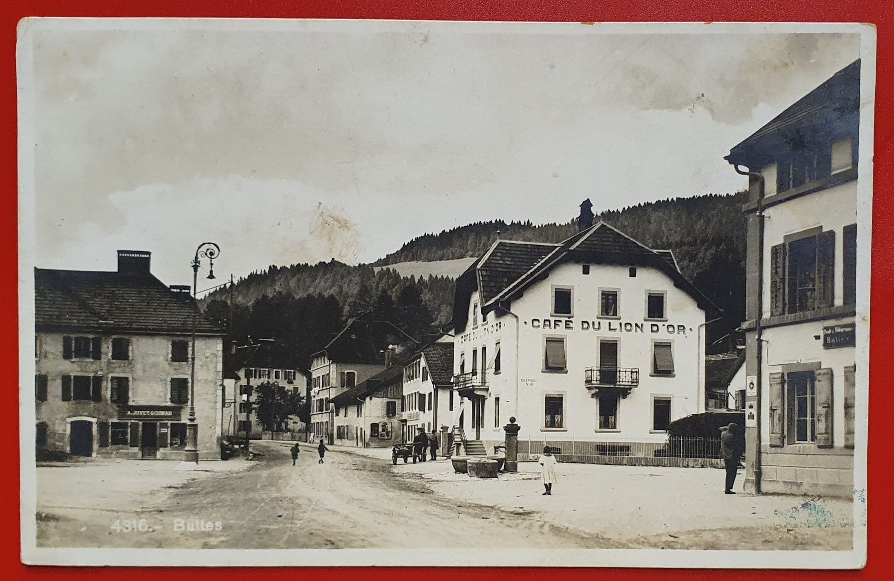 Ansichtskarten: Buttes - Cafe Du Lion D'or – Gebraucht aus Kreuzlingen von Rschweiz1