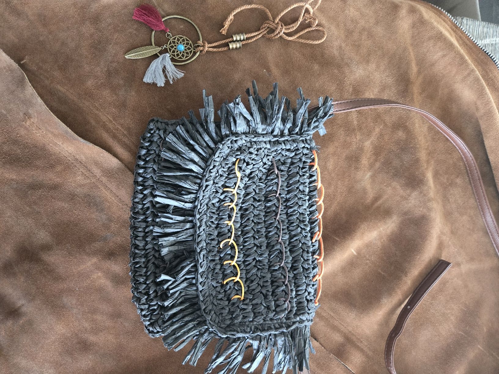 Taschen für Damen: Strohtasche und Kette mit Anhänger – Gebraucht aus Gutenswil von Spomi 1