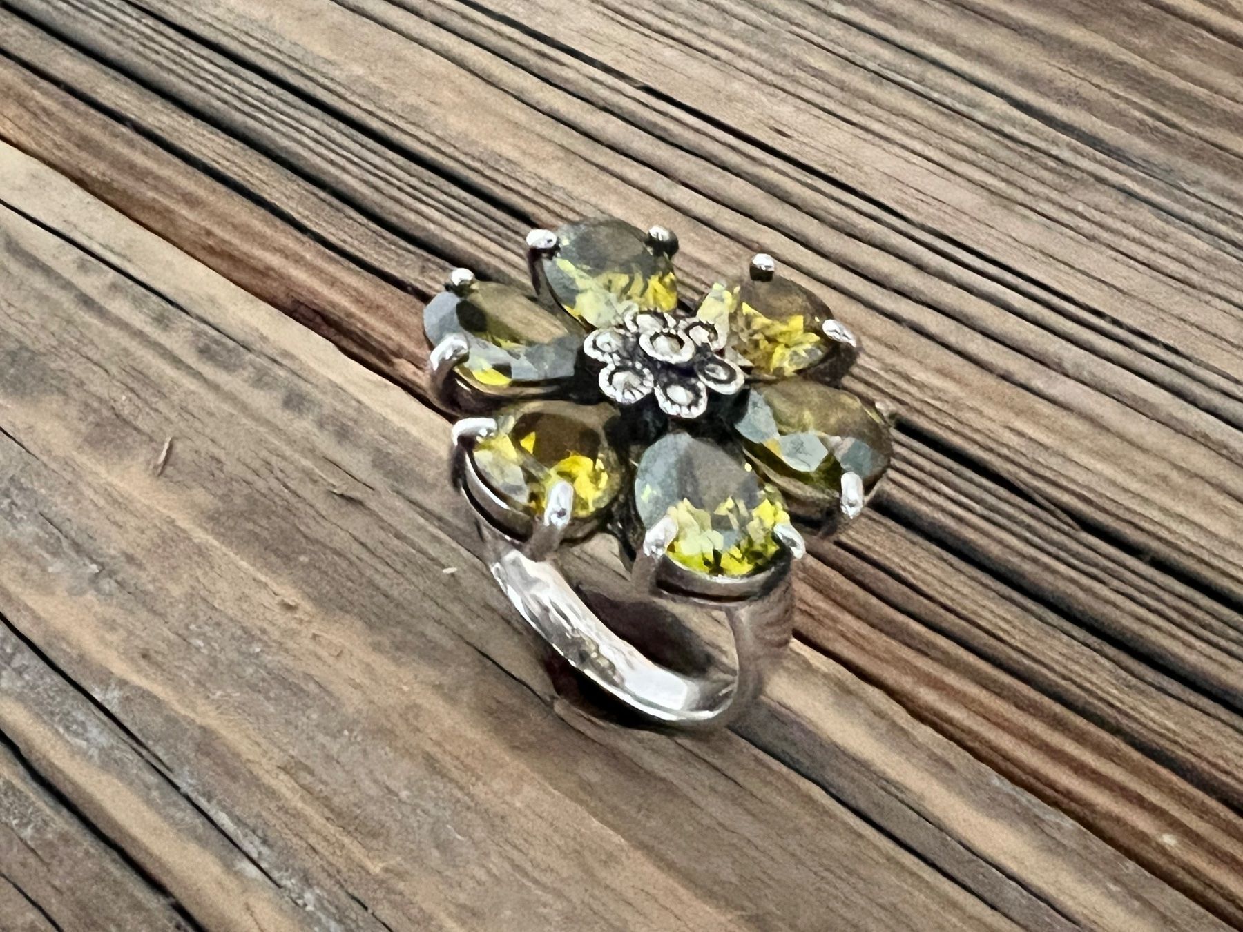 Anelli: mega Ring opulent Blume Peridot Steine 925 Silber Grösse 55 – Nuovo (secondo la descrizione) da Bern venduto da Jiffy 5