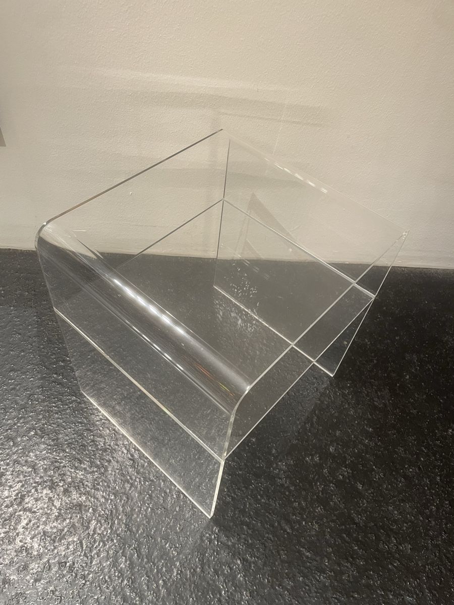 Tables de nuit: Plexiglas Möbel Beistelltisch transparent – D'occasion à Windisch par rascale 3