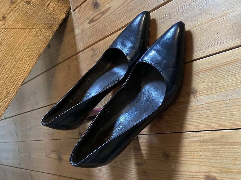 Belmondo Scarpe da donna: Elegante schwarze Leder Pumps, Gr. 39 – Usato da Biberist venduto da Nafena 1
