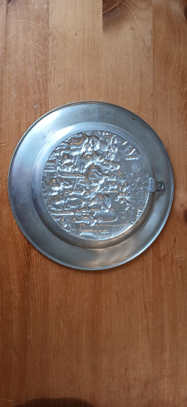 Toutes les décorations: 2 Zinn Teller mit Relief – D'occasion à Maloja par ato85 2