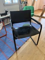 Freischwinger Stuhl (Designklassiker)