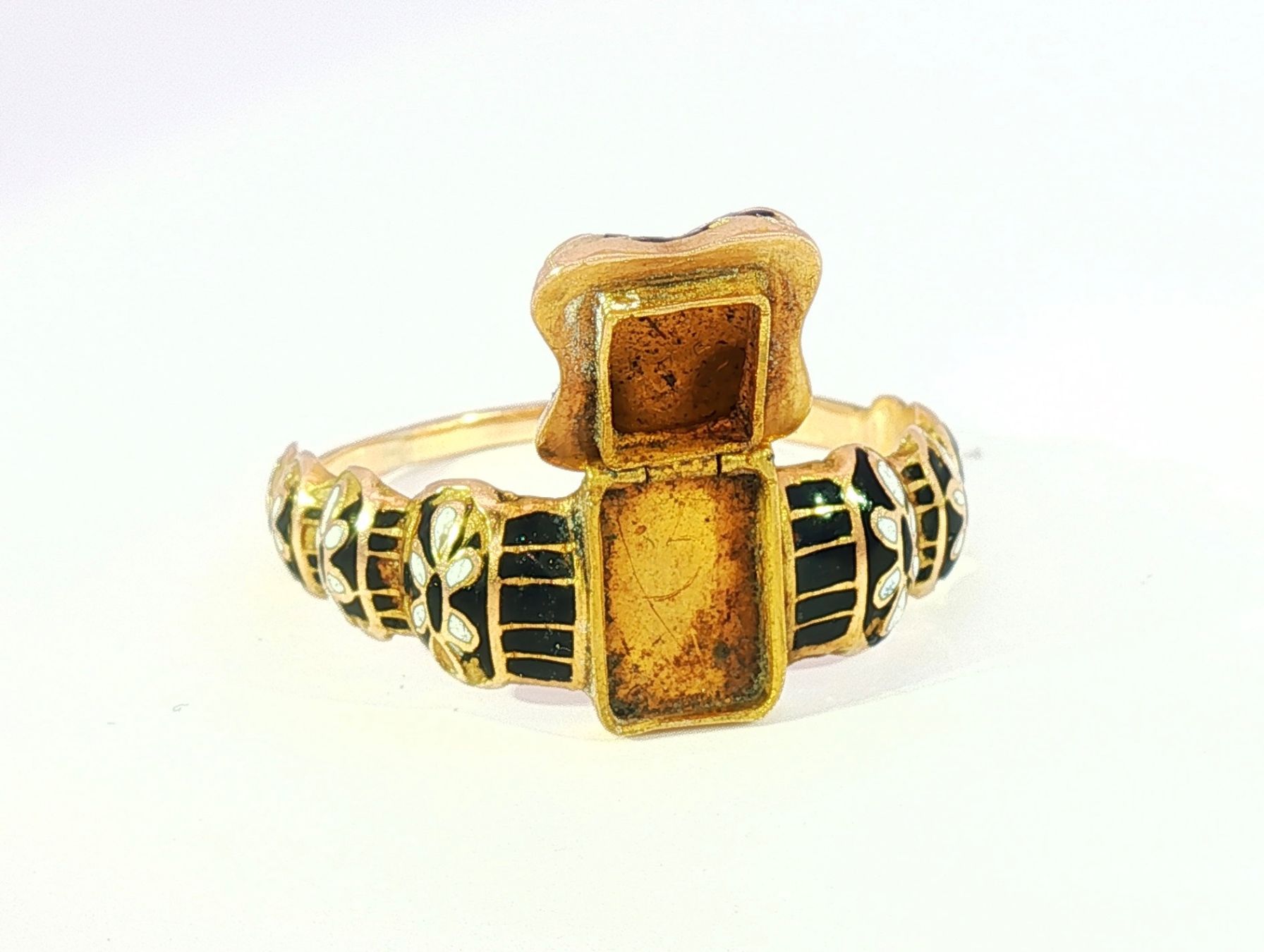 Ringe: Antik 18k Goldring Emaille mit Geheimfach – Gebraucht aus Embrach von estzeh1 3