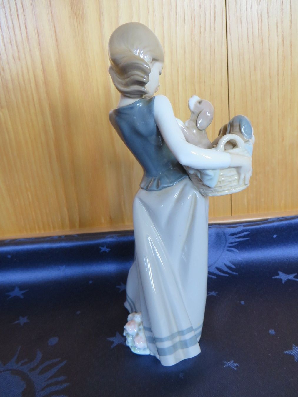 Lladro Statuette: Lladro Daisa Figur,Mädchen mit 3 Welpen – Usato da Langrickenbach venduto da zwiebel03 6