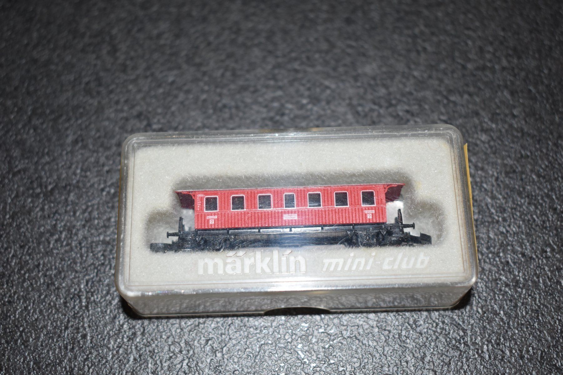 Märklin Modellini di ferrovie: Märklin Z Wagon voyageurs DB 8701 – Usato da Le Locle venduto da skycomputer