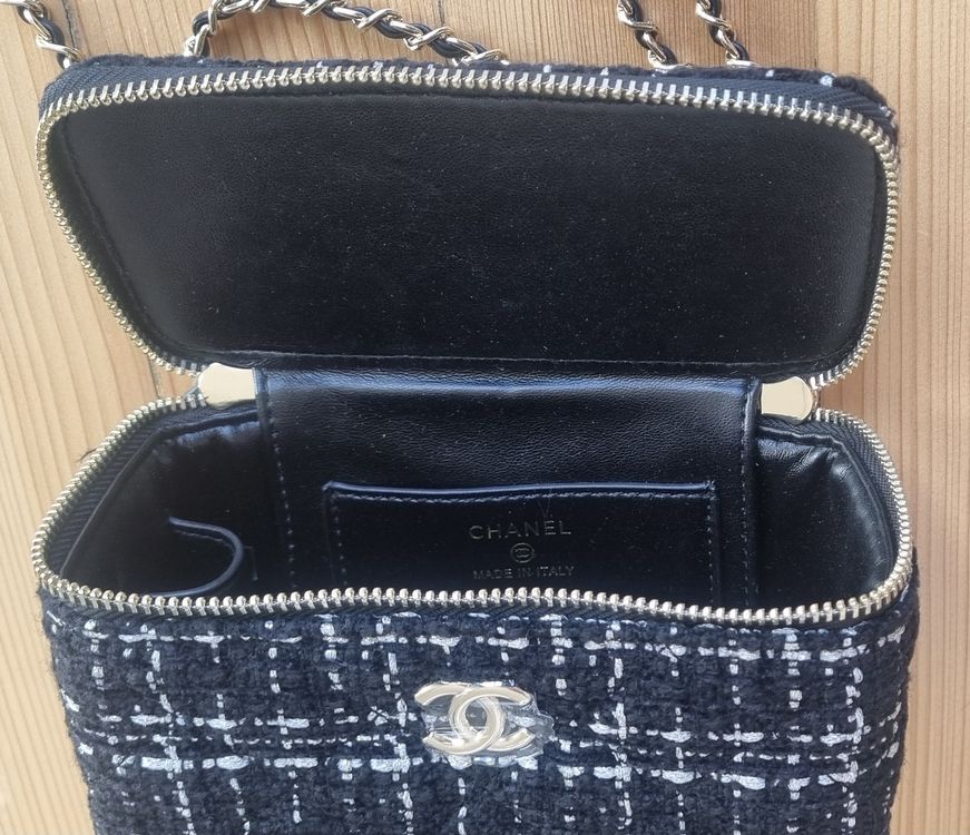 Chanel VIP Makeup Gift Vanity Case im Tweed-Look (NEU) (Neu und ...