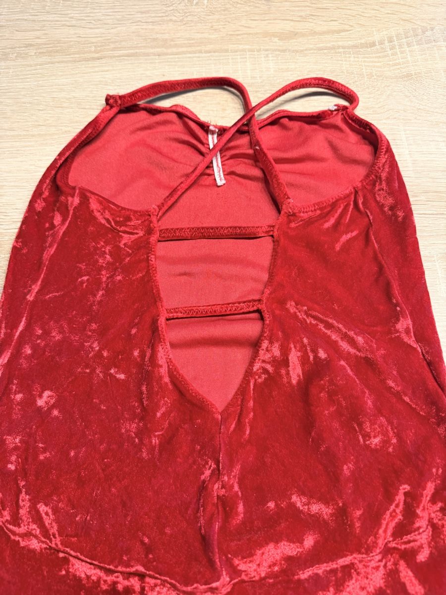 Scarpe, pantaloni & magliette da ginnastica: Samt Kürkleid Rot, Grösse 152! – Usato da Trimbach venduto da Schwaenchen 2