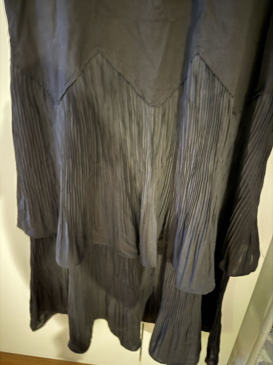 Vestiti: Schwarzes Kleid mit Plissee-Details, Grösse M – Nuovo (secondo la descrizione) da Lenzburg venduto da car_pzg8 1