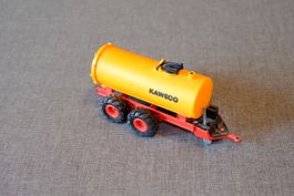 SIKU Farmer 2252 – Kaweco Vakuum-Fasswagen 1:32