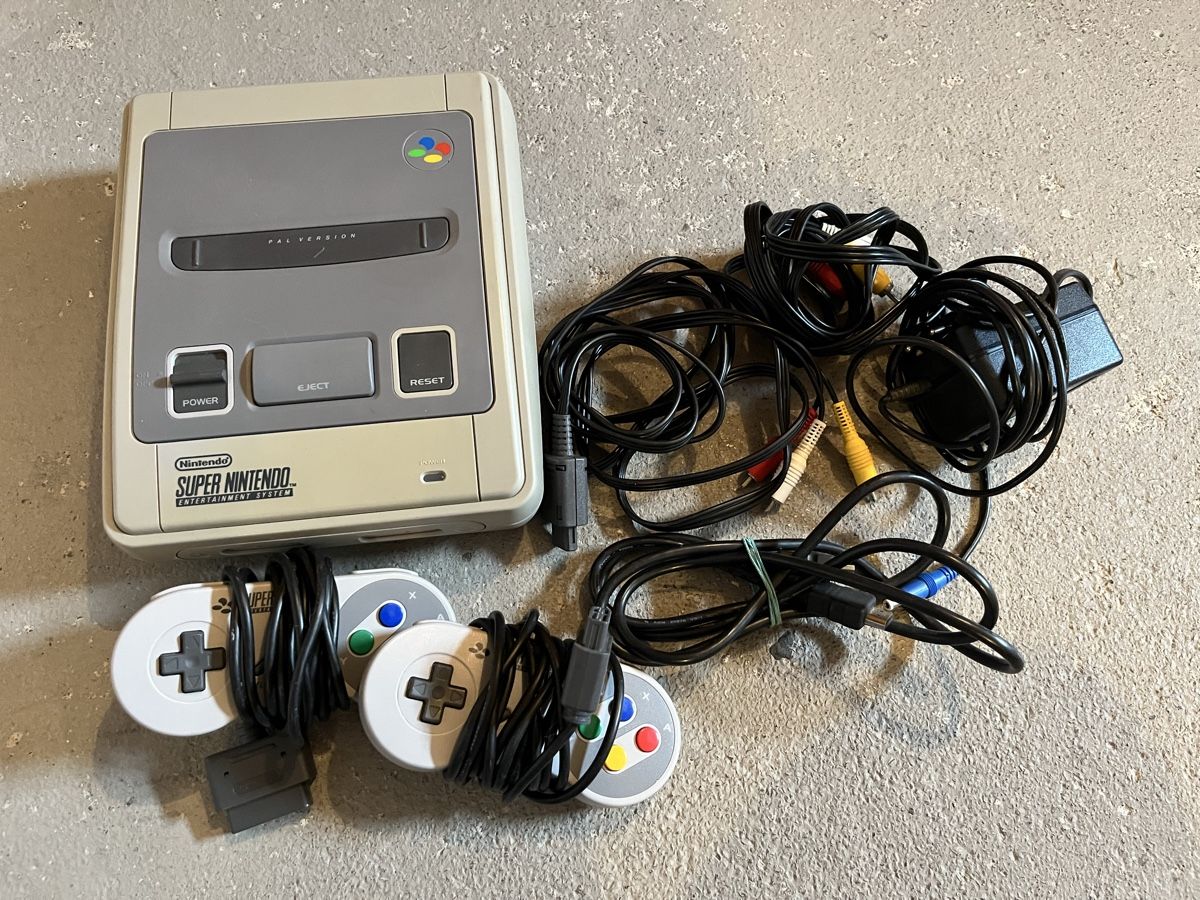 Nintendo Console: Super Nintendo Spielkonsole – Usato da Glarus venduto da Kathrin-1988