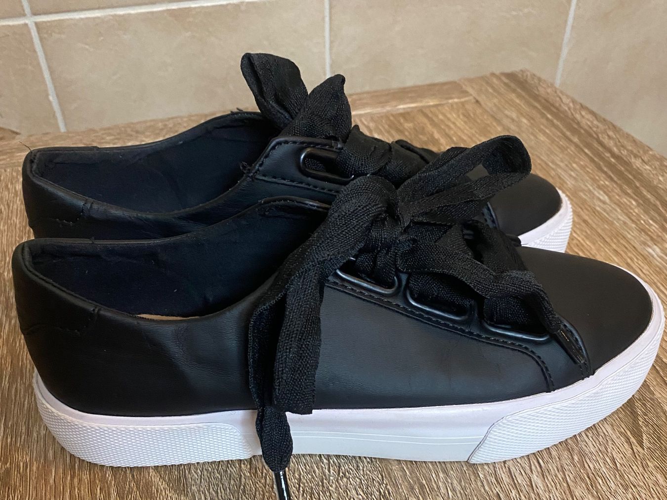 Scarpe da donna: Pull&Bear Sneaker, Schwarz, Gr. 36, – Usato da Dietikon venduto da Enio1