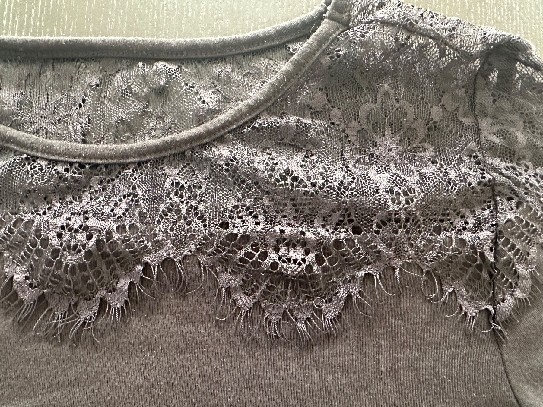 Only T-shirt: Schwarzes Oberteil mit Spitze only S – Usato da Wilen b. Wil venduto da Sonnenschein003 1