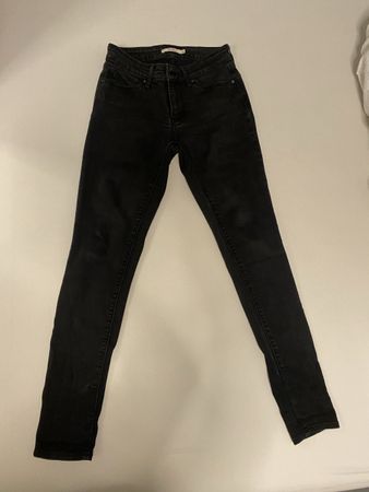 Levi's 711 Jeans Damen Gr. 26 Schwarz