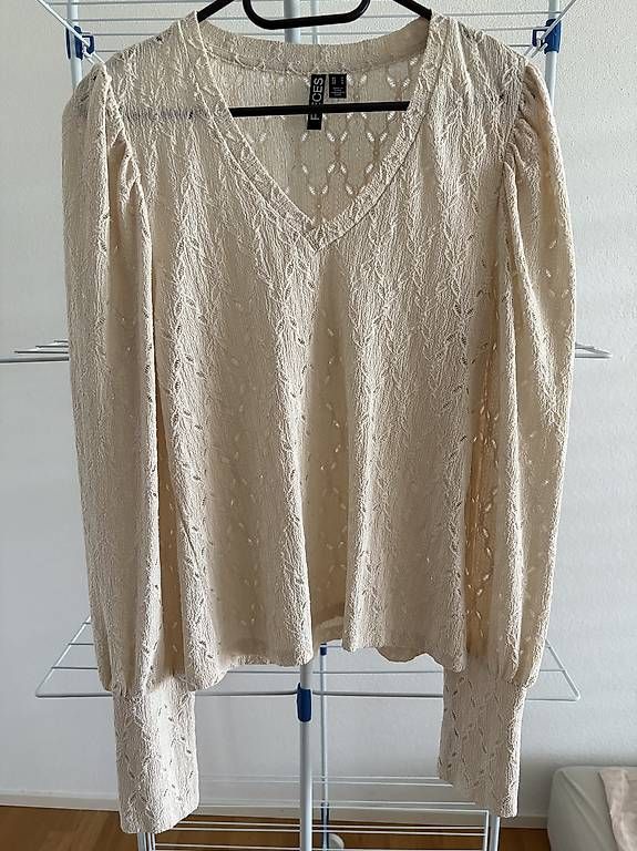 Pieces Blusen: Damenbluse von PIECES Gr M NEU – Neu (gemäss Beschreibung) aus Dübendorf von karim1409