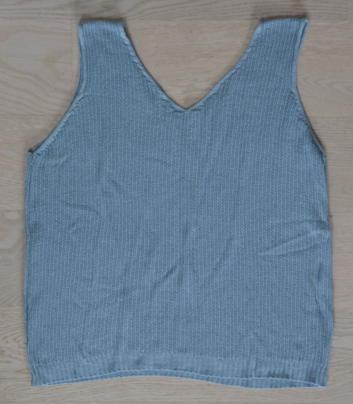 Top: Graublaues Top / Shirt mit Rippstruktur – Usato da Niederhasli venduto da littledrop 1