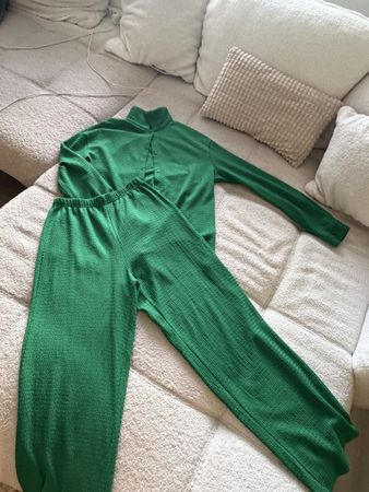 Set Oberteil und Hose grün Grösse M 