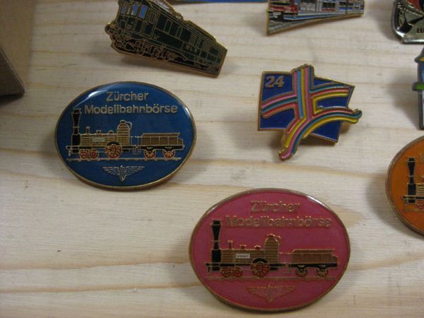 Plaquettes & Badges: Lot Pins – D'occasion à Malters par Marosko 2