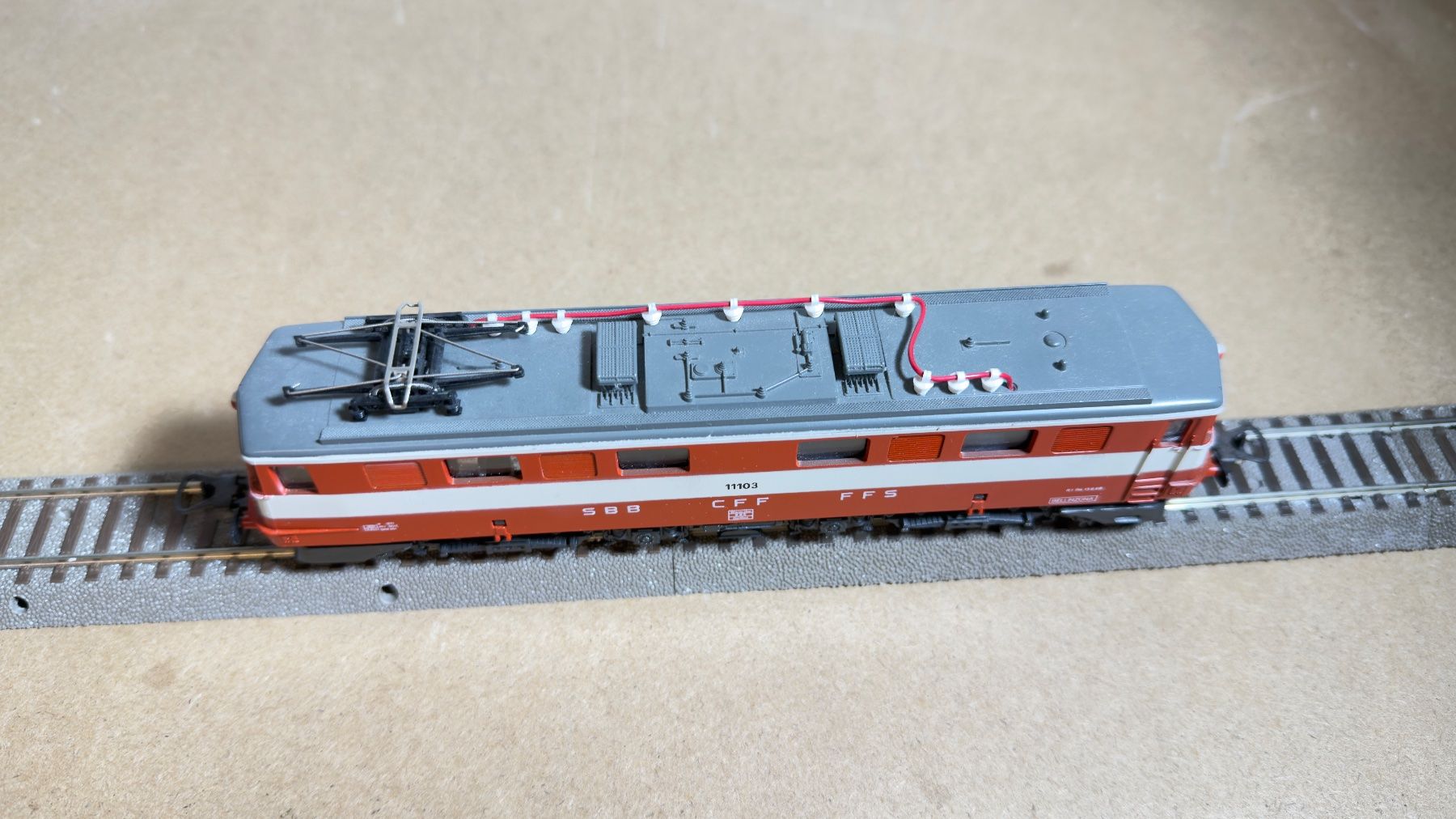 Lima Modelleisenbahnen: Lima Ae 6/6 Swiss Express H0 / DC – Gebraucht aus Windlach von Kelebra 8