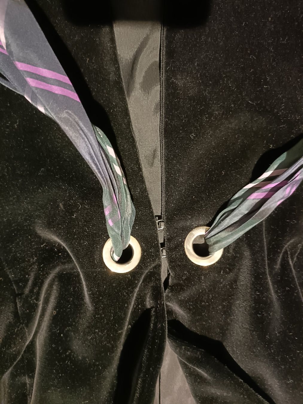 Escada Giacche: Escada Samtjacke mit Schleife, Schwarz GR.44 – Usato da Zollikofen venduto da Proseco 2