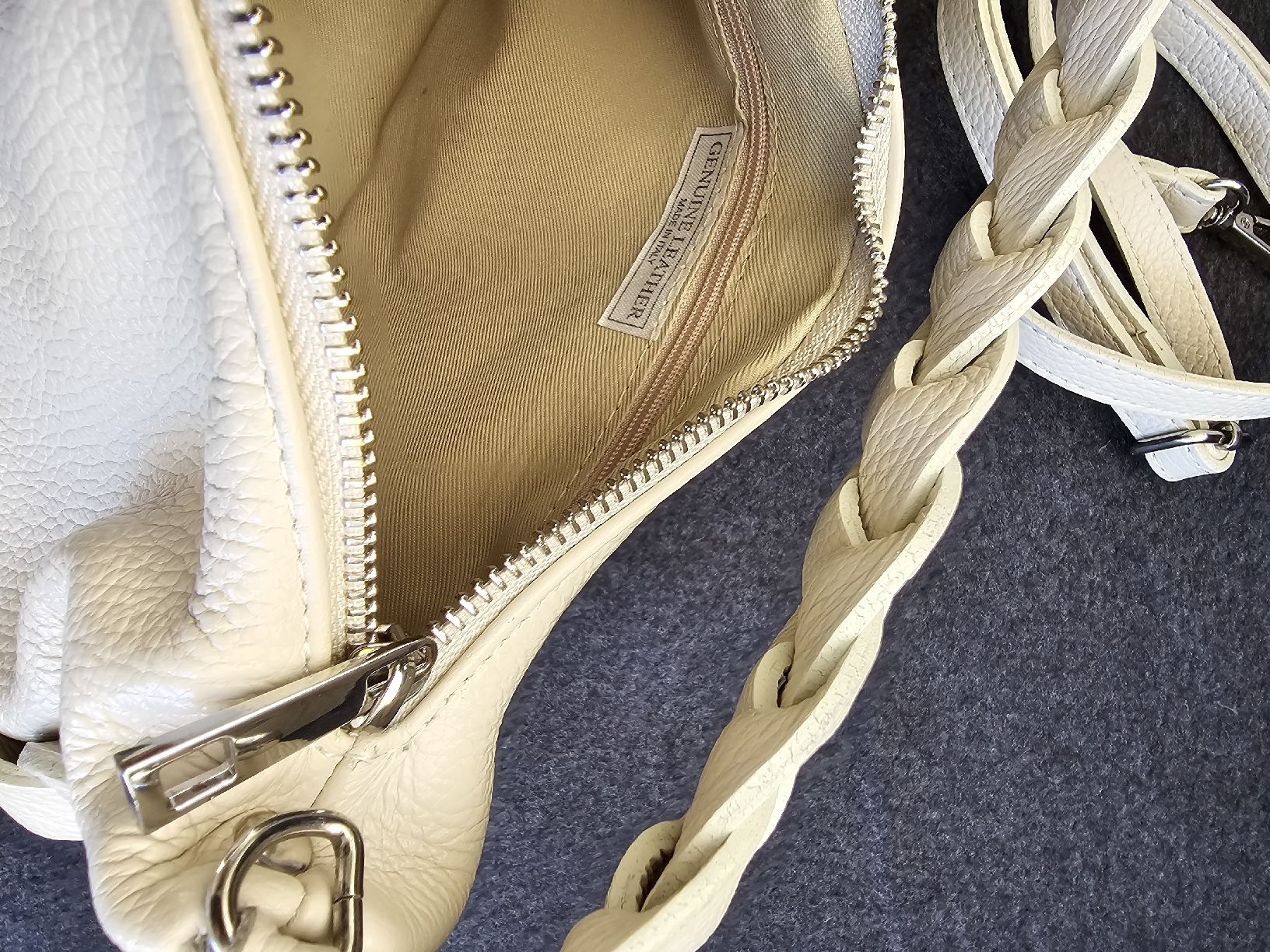 Sacs femmes: kleine Umhängetasche – D'occasion à Altdorf UR par Saba_1688 5