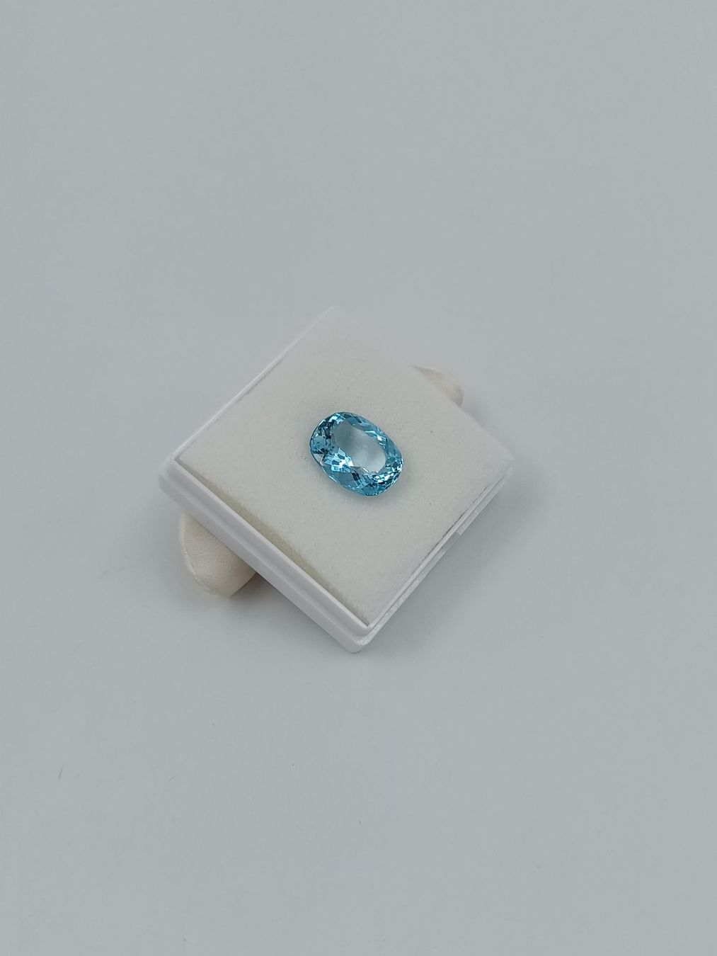 Pietre preziose: 1 FUNKELNDER AQUAMARIN 10.70 CT. – Usato da Luzern venduto da EdiGem 2