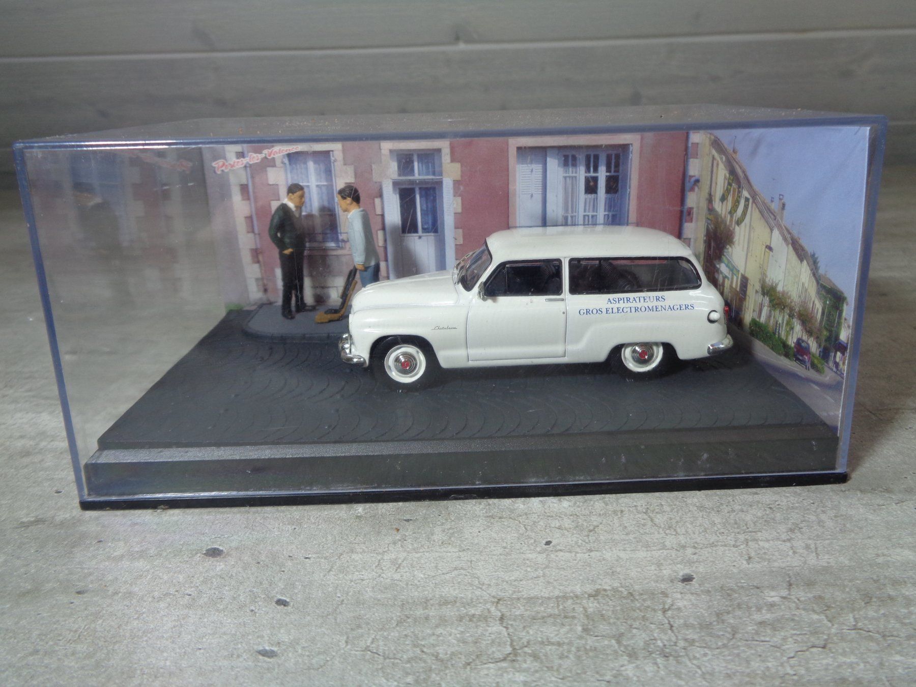 Simca Modellini d'auto: Altaya 1:43 Diorama Classic Car Simca Aronde Châtelaine – Usato da Reconvilier venduto da rallycar 1