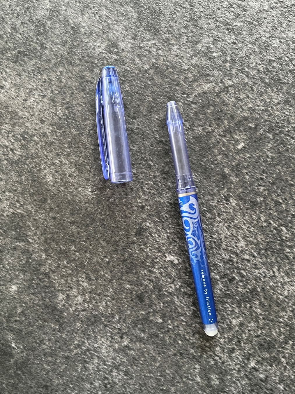Pilot Penna & Evidenziatori: PILOT radierbarer Stift in blau – Usato da Kilchberg ZH venduto da Simlife 1