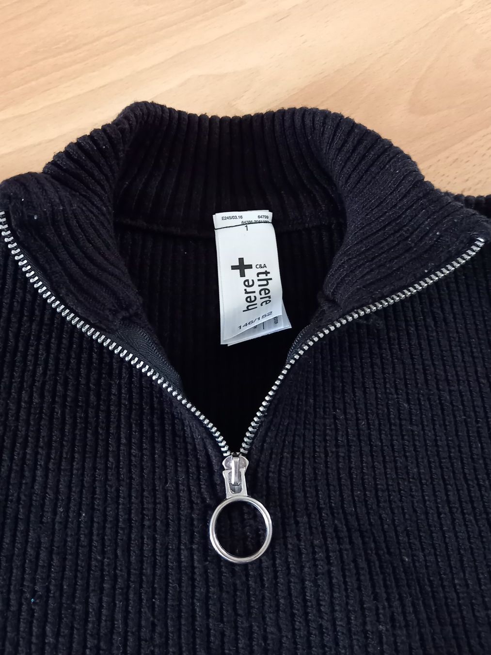 C&A Pulls et sweat-shirts: Schwarzer Pullover in Grösse 146/152 von C&A – D'occasion à Obernau par Corolli 2