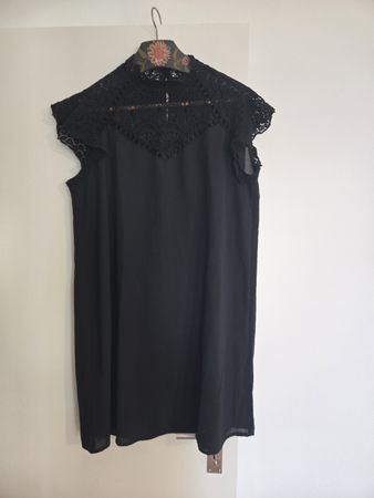 Schickes, schwarzes Sommerkleid mit Spitze, Grösse 42