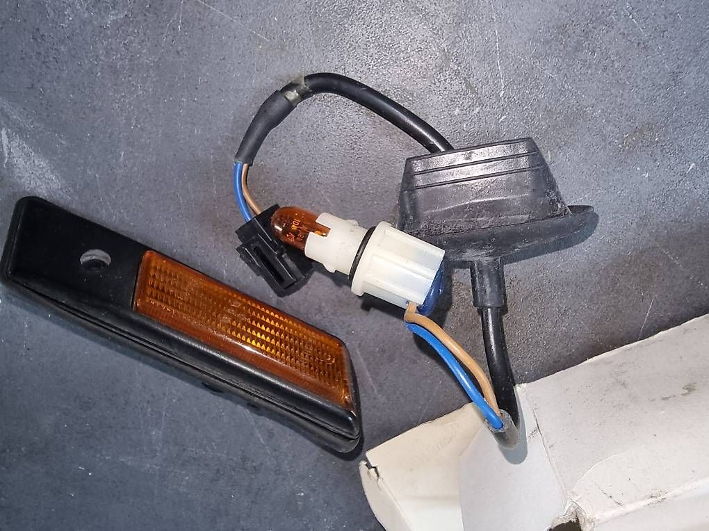 BMW Tutti pezzi di ricambio auto: Original BMW E34 Blinker Links – Usato da Zihlschlacht venduto da Fan2002