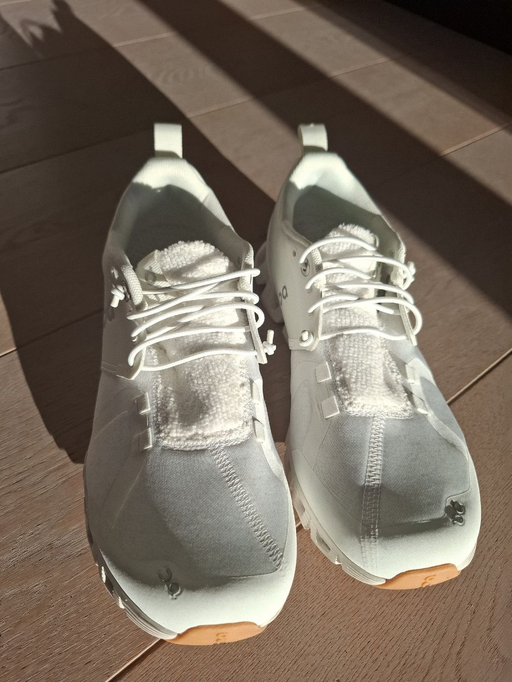 On Damenschuhe: ON Cloud 6 weiss Multimaterial 37 – Gebraucht aus Seuzach von ssz_j8tb