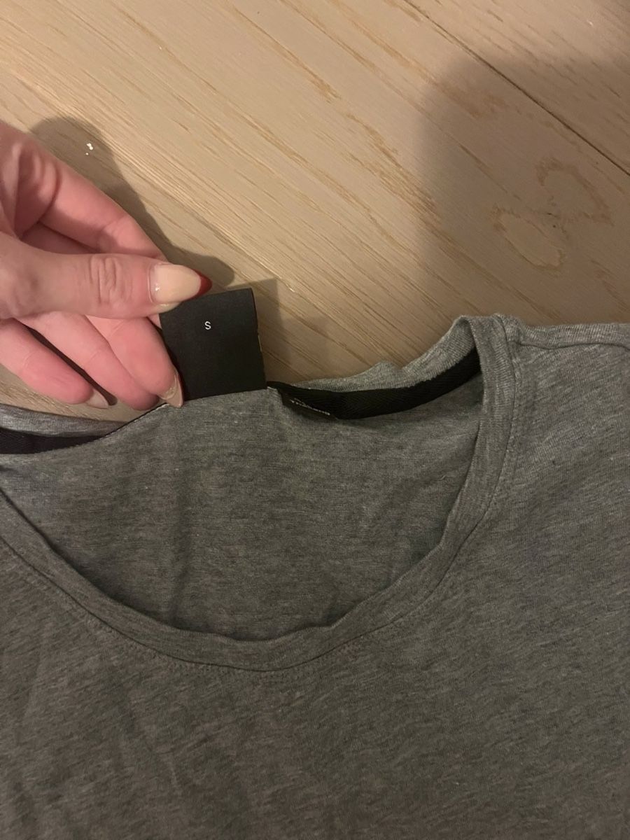 Hugo Boss T-shirts: T-shirt BOSS gris taille S  – Neuf (Voir description) à Morges par lui_knr8 2