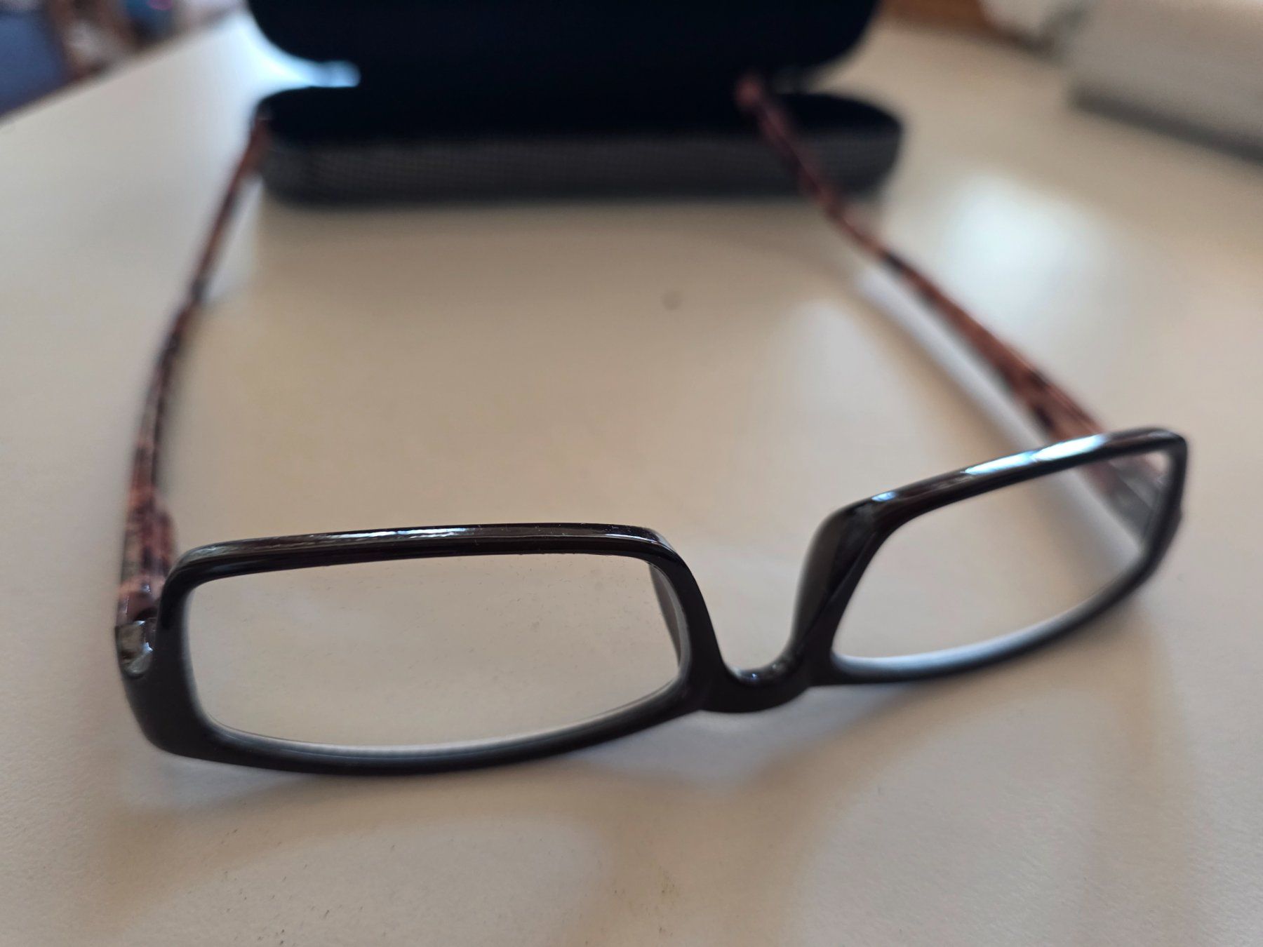 Occhiali & Lenti: Kunststoff Lese Brille Genius + 1.00 dpt mit Etui – Usato da Walterswil BE venduto da Lonitti 1