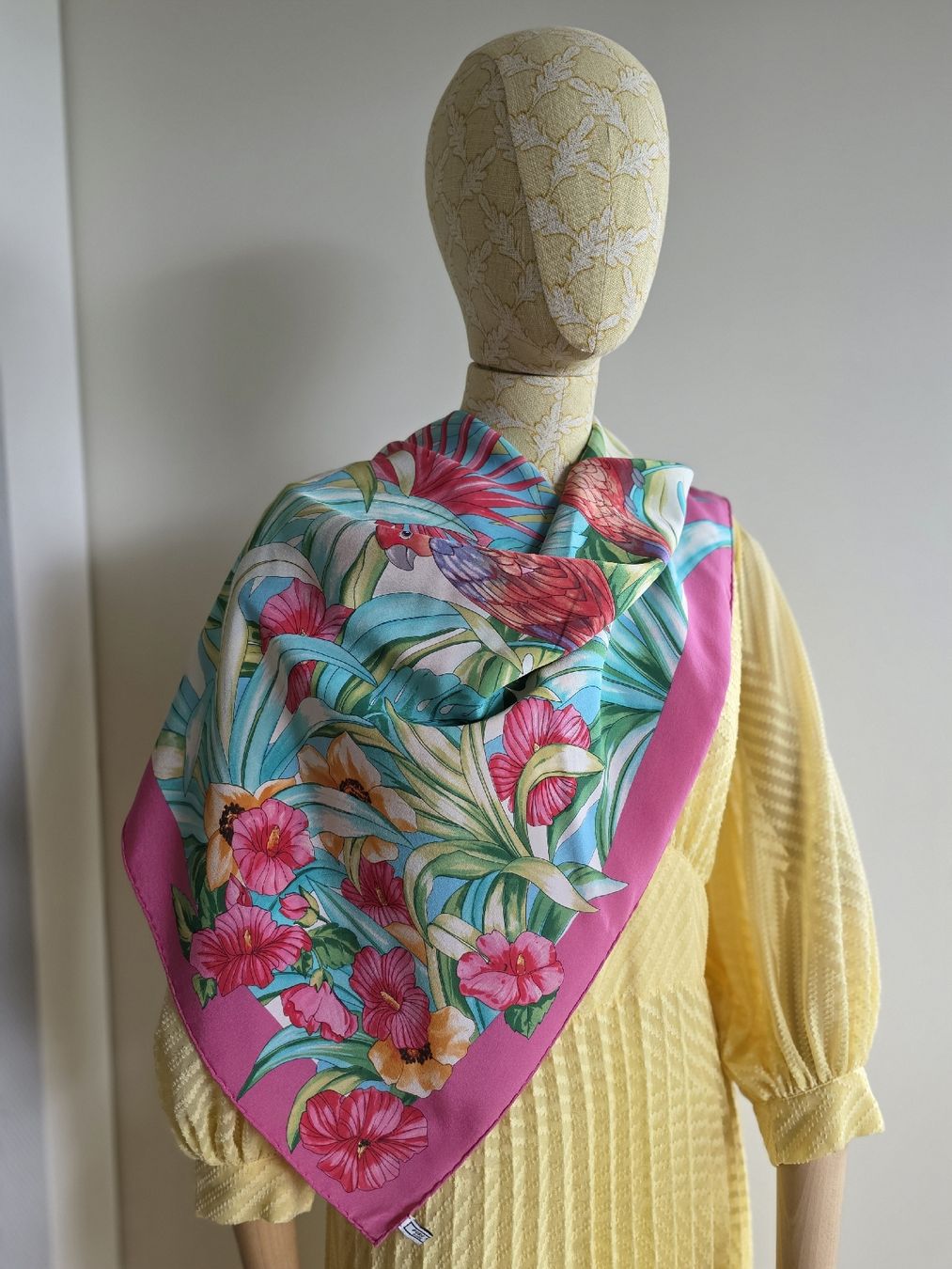 Celine Foulard & Sciarpe: Céline Paris Seidentuch 85 × 85 cm – Nuovo (secondo la descrizione) da Zürich venduto da LIMAR 1