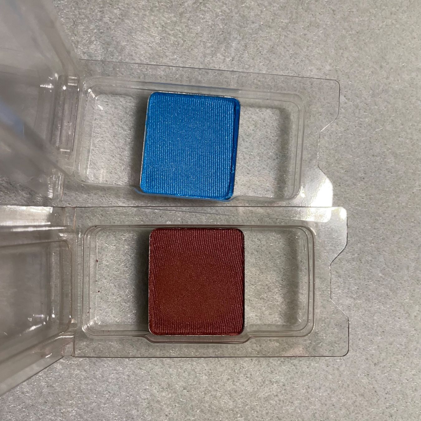 Make-up: Aveda single Eyeshadows Lidschatten 2 stk blau/braun – Nuovo (secondo la descrizione) da Bellach venduto da Lapislazuli_blues 1