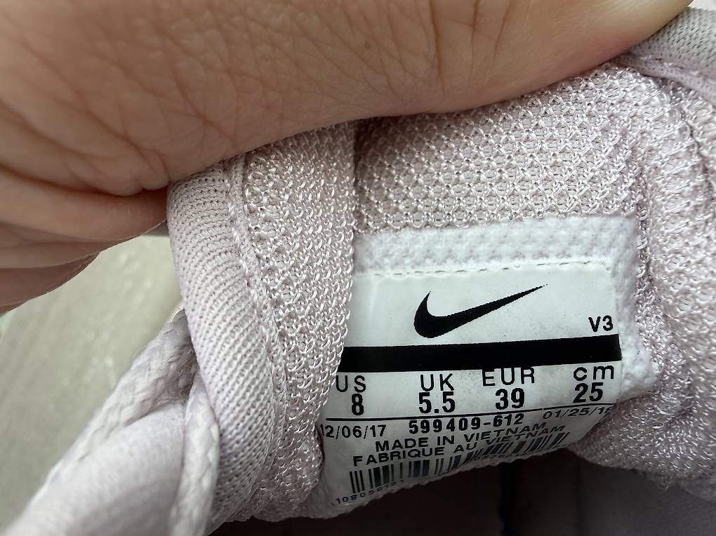 Chaussures femmes: Nike Air Max Thea Barely Rose, Grösse 39 – D'occasion à Bubendorf par cherry86 2